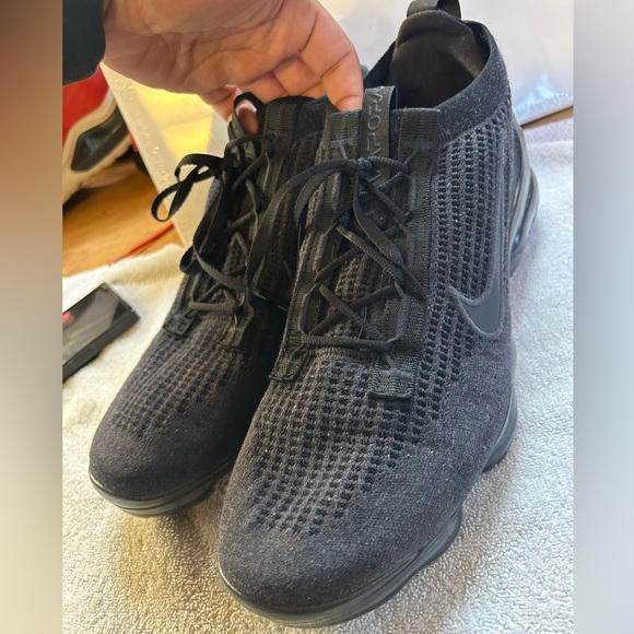 Vapor Max 2021 - Picture 2 of 4